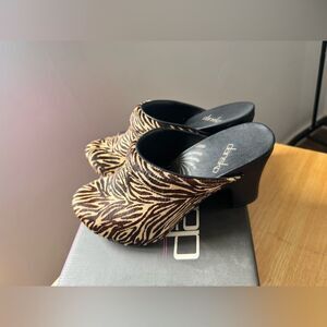 Dansko Rae Zebra Pony Size EU 36 USA 5.5-6